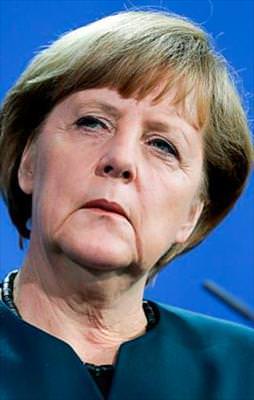 Sandalyesi kırıldı