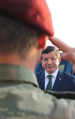 Davutoğlu’ndan bordo berelilere sürpriz ziyaret