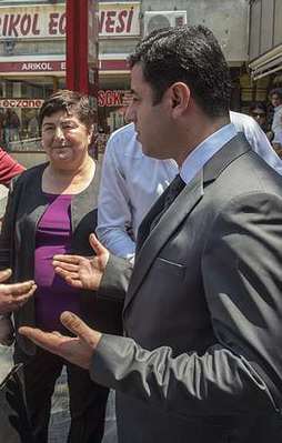 Başörtülü kadından Demirtaş'ı susturan tepki