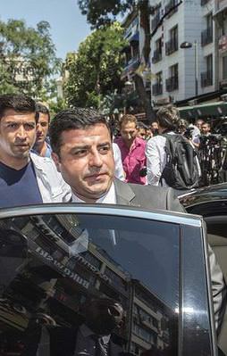 Vatandaşlardan Selo'ya protesto!