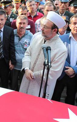 Şehit cenazesinde Görmez'den anlamlı mesaj