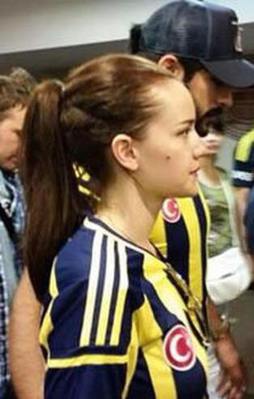 Fahriye Evcen'den şaşırtan hareket