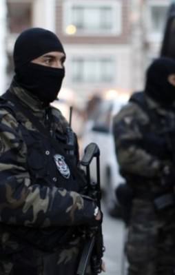 Operasyonlarda bin 300'den fazla kişiye gözaltı