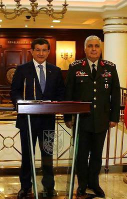 Davutoğlu, Orgeneral Özel'i kabul etti