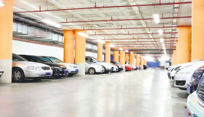 'AVM'lerde ücretsiz otopark yasal hak'