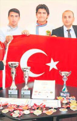 Ödül avcısı liseli aşçı