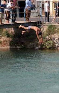 Dalgıçlar ceset aradı çocuklar yüzdü