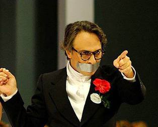 Bu utanmazı dava yağmuruna tutun!