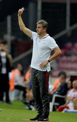 Hamza Hoca o isimlerin biletini kesti