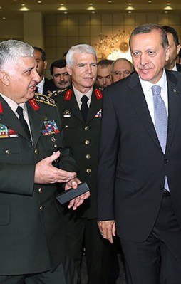 Erdoğan, Davutoğlu ve Özel ile görüştü