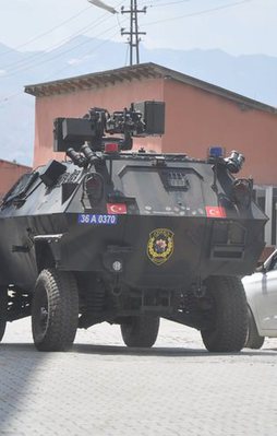 Hakkari Emniyet Müdürlüğü'ne roketatarlı saldırı