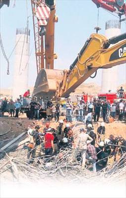 İskele çöktü: 3 işçi öldü