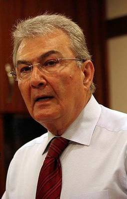 Deniz Baykal'a hırsızlık şoku