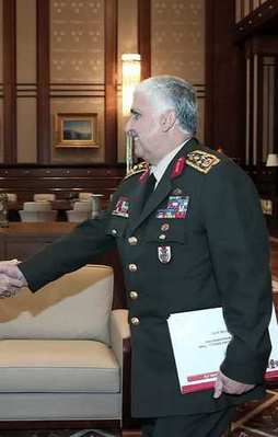 Özel'e şeref madalyası verilecek