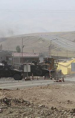 Teröristler Van'da bomba yüklü araçla saldırdı