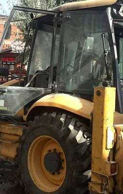 Okmeydanı'nda iş makinesi yakıldı