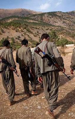 Bingöl'de polis araçlarına roketatarlı saldırı