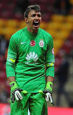 Muslera'dan müthiş kurtarışlar