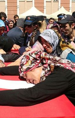 Şehit polis son yolculuğuna uğurlandı