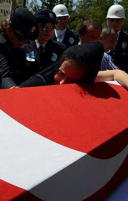 Uçaktan indi acı haberi aldı