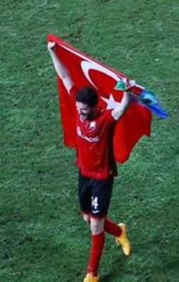 Türk bayrağı tartışması can aldı