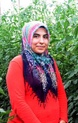 Tarlada çalışarak hukuk fakültesi kazandı