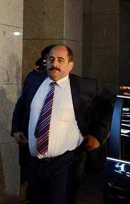 3 paralel savcı hakkında yakalama kararı