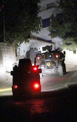 Polis servisine bombalı saldırı