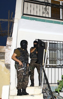 İzmir ve Adana'da terör operasyonu