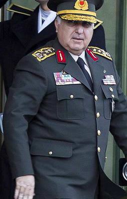 Orgeneral Necdet Özel'e şeref madalyası