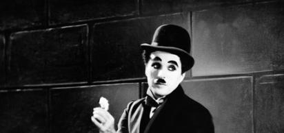 İngiliz sinemacı Charlie Chaplin, bugün hayatını kaybetti.