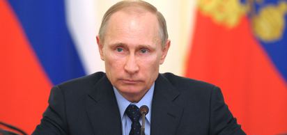 Rusya devlet başkanı Boris Yeltsin ani bir kararla istifa etti ve görevini başbakan Vladimir Putin'e devredeceğini söyledi