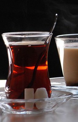 Kahve çay ve kolalı içecekler aşırı terlemeyi tetikliyor