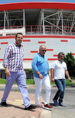 Taraftarın bozuk paraları hayır kurumuna verilecek