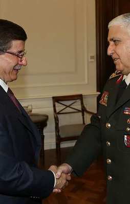 Özel'den Davutoğlu'na veda ziyareti