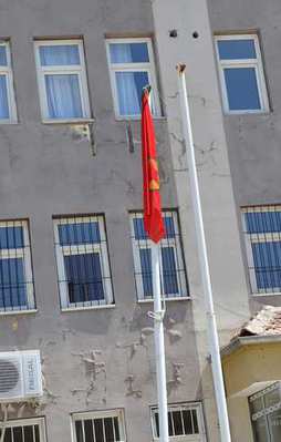 Alçaklar bayrağı indirip paçavralarını astı