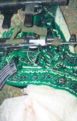 Camiyi silah deposu yaptılar