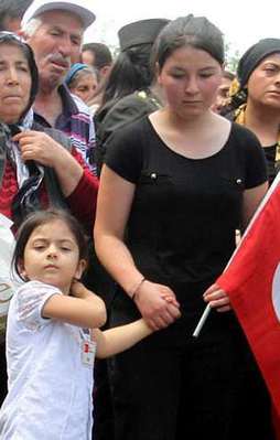 Şehit Öztürk son yolculuğuna uğurlandı