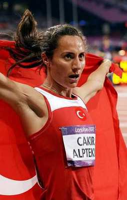 Milli atlete büyük şok!