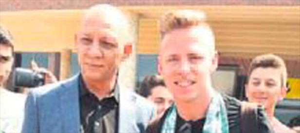 Bursa'nın yeni transferi Dzsudzsak imzalıyor