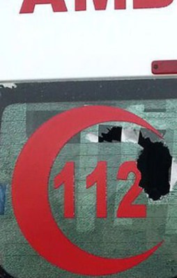 Hasta yetiştirmeye çalışan ambulansa saldırı