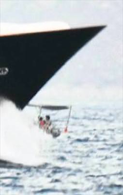 Fırtınalı denizde yaşam savaşı