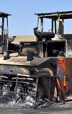 Teröristler üç kentte 37 iş makinesi yaktı