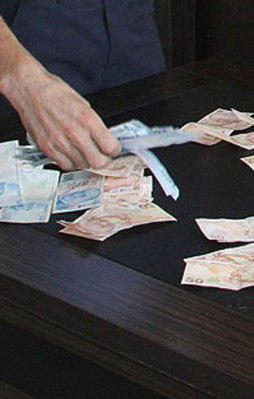 Dilencinin üzerinden çıkan para şaşırttı