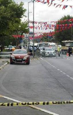 Emniyet Müdürlüğü önünde şüpheli araç paniği!