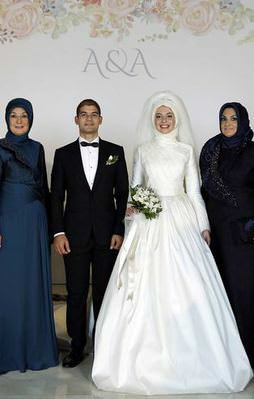 Gül çiftinin mutlu günü