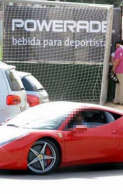 Bu oyuncak bakın hangi ünlü Türk yıldıza ait