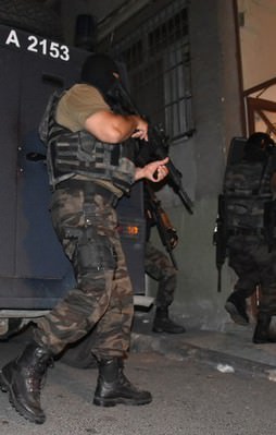 İki ilde 900 polisle dev operasyon