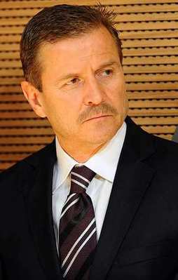Tanman istifa etti