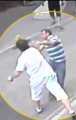 İrlandalı turist tüm esnafı dövdü